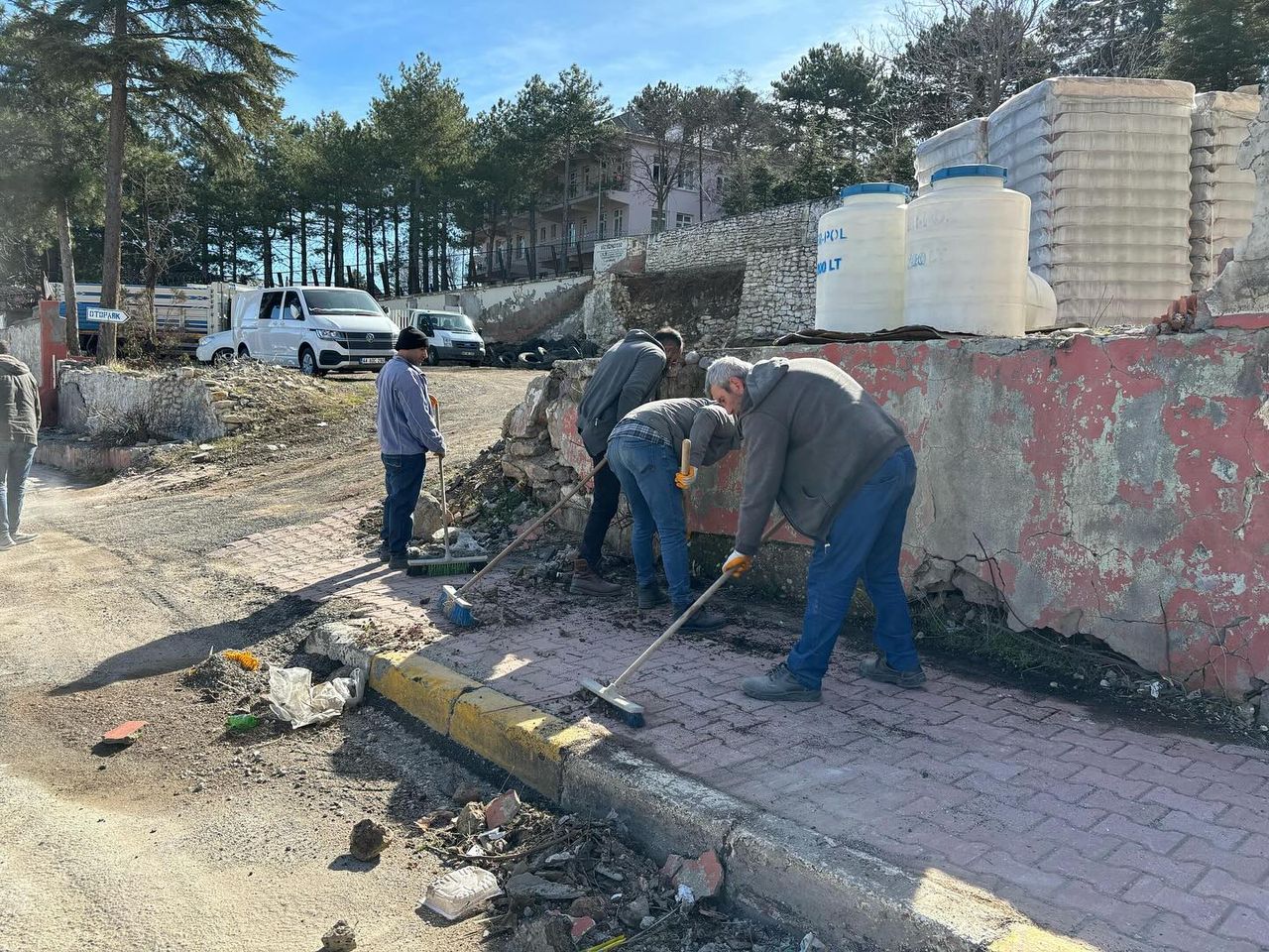 Arapgir'de Belediye Ekipleri Tarafından Yürütülen Temizlik Çalışmalarıyla İlçe Daha Hijyenik Hale Getiriliyor