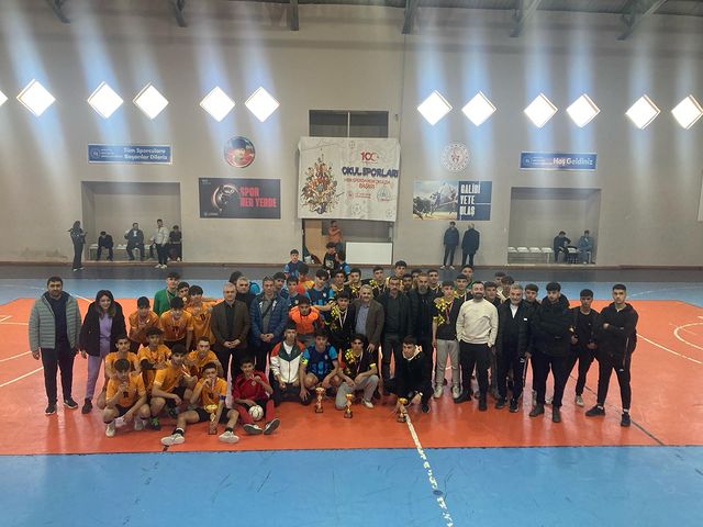 Malatya'da Gerçekleşen Okul Sporları Futsal Genç Erkekler Müsabakalarında Rekabet Sona Erdi