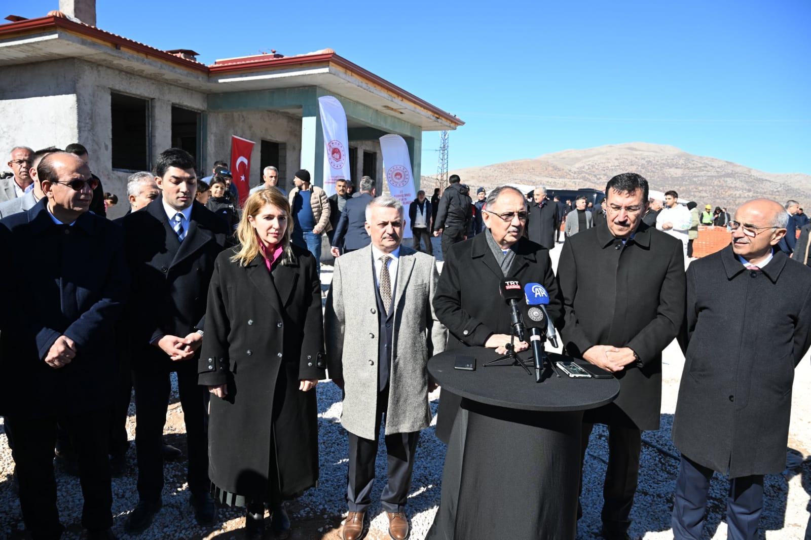 Vali Ersin Yazıcı, Çevre Bakanı Özhaseki'yi Malatya'da karşıladı