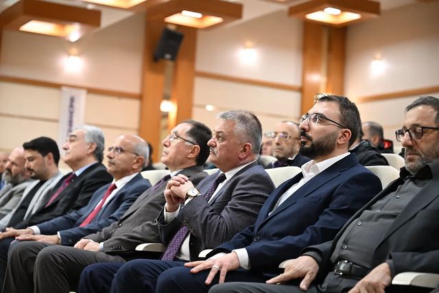 Malatya Valisi Ersin Yazıcı ve Kamu Baş Denetçisi Şeref Malkoç'tan 28 Şubat ve Prof. Dr. Necmettin Erbakan konferansı