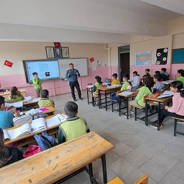 Malatya'da Öğrencilere Deprem Eğitimleri Verilmekte