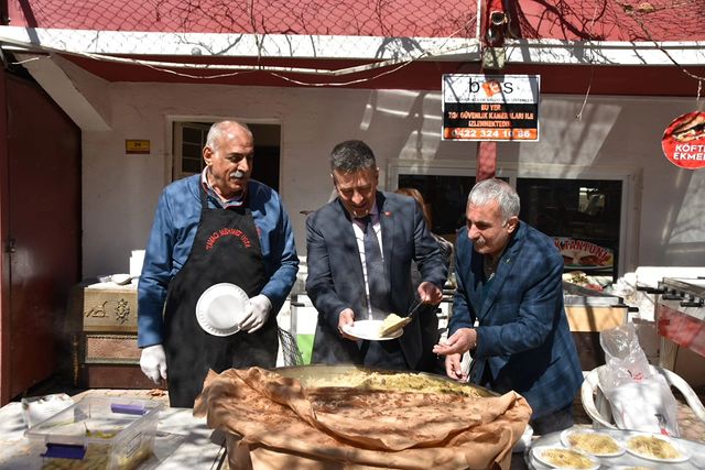 Alper Gürsoy, Yeşilyurt'ta Mahalle Buluşmasında Halkla Bütünleşti ve Dayanışmayı Vurguladı