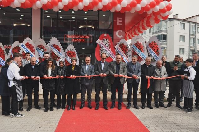 Malatya'ya yeni bir eczane katıldı, sağlık hizmetlerini önemsiyor.