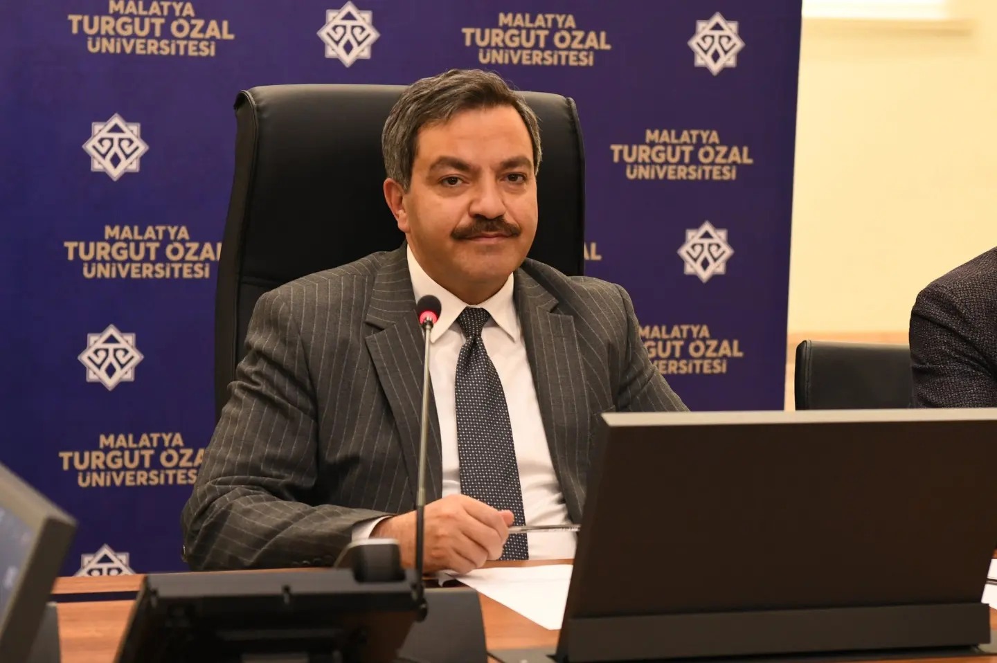 Malatya Turgut Özal Üniversitesi Mart 2024 dönemi senato ve yönetim kurulu toplantısında alınan kararlar üniversitenin gelişimi için önemli bir adım oldu.