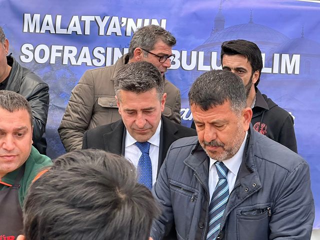 Yeşilyurt Belediye Başkan Adayı Alper Gürsoy Mahalle İftarında