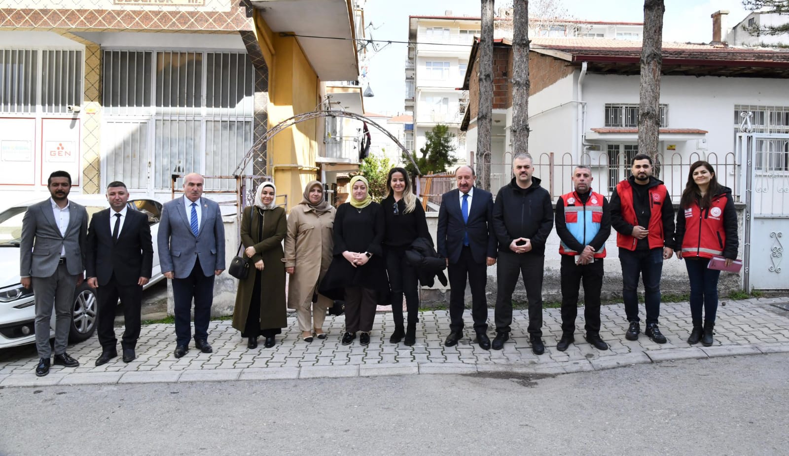 Hanımefendi Hanife Yazıcı, Ramazan ayında Battalgazi ve Yeşilyurt ilçelerinde toplamda 12 aileyi ziyaret etti.