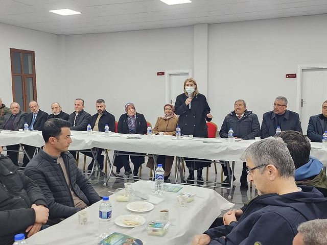 AK Parti Malatya Milletvekili İnanç Siraç Kara Ölmeztoprak, Darende'de vatandaşların taleplerini dinledi.