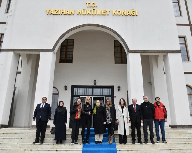 Malatya Valisi'nin eşi, Yazıhan İlçesi Kaymakamı ile görüştü.