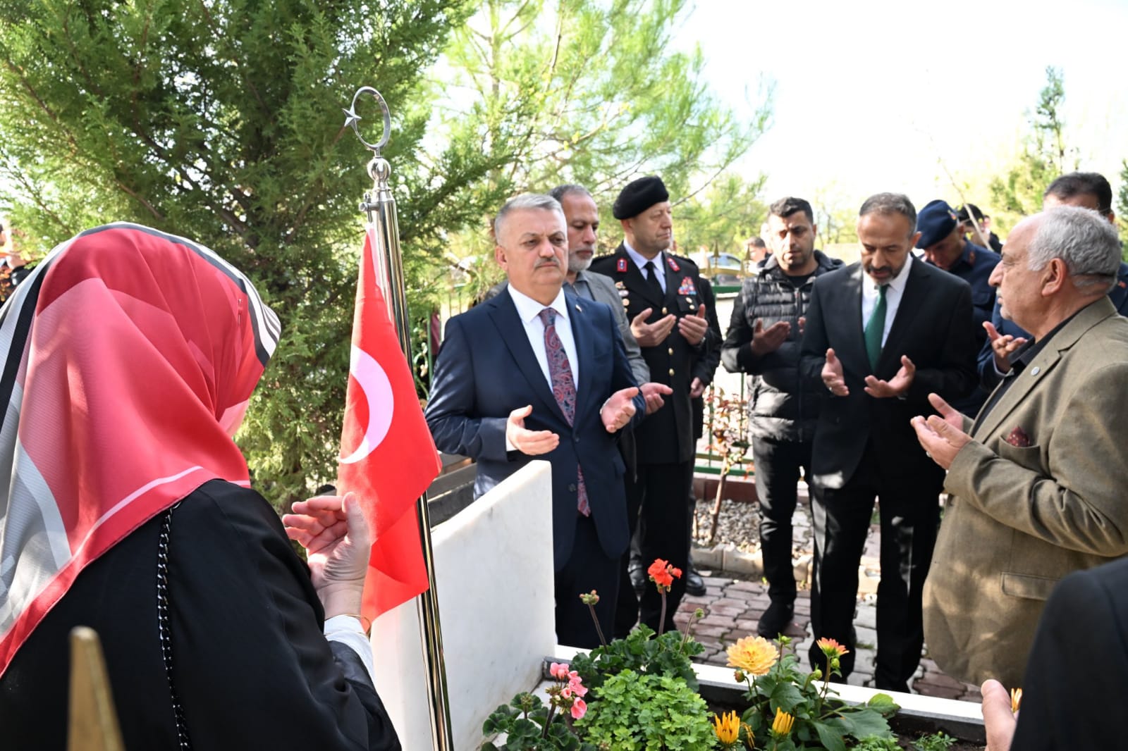 Vali Ersin Yazıcı, Şehit Ailelerini Bayramda Unutmadı