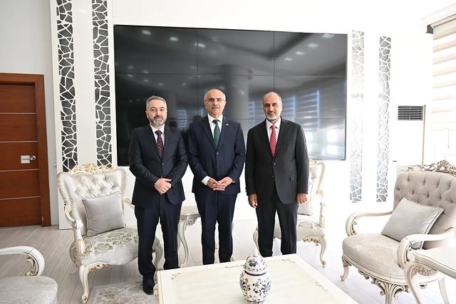 Malatya İl Müftüsü Ramazan Dolu ve Çorum İl Müftüsü Şahin Yıldırım, Malatya Büyükşehir Belediye Başkanı Sami Er'i ziyaret etti.