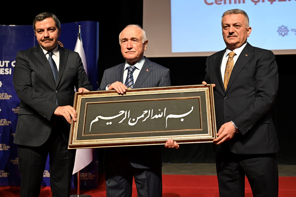 Vali Ersin Yazıcı, Turgut Özal'ın Ölüm Yıl Dönümünde Konferansa Katıldı