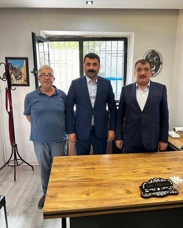 Malatya Büyükşehir Belediye Başkanı Selahattin Gürkan, MHP Merkez Yönetim Kurulu Üyesi Mesut Samanlı'yı ziyaret etti